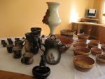 keramikas darbnīca, izstrādājumi, keramikas trauki, alus kausi, puķu podi, māla trauki utt.